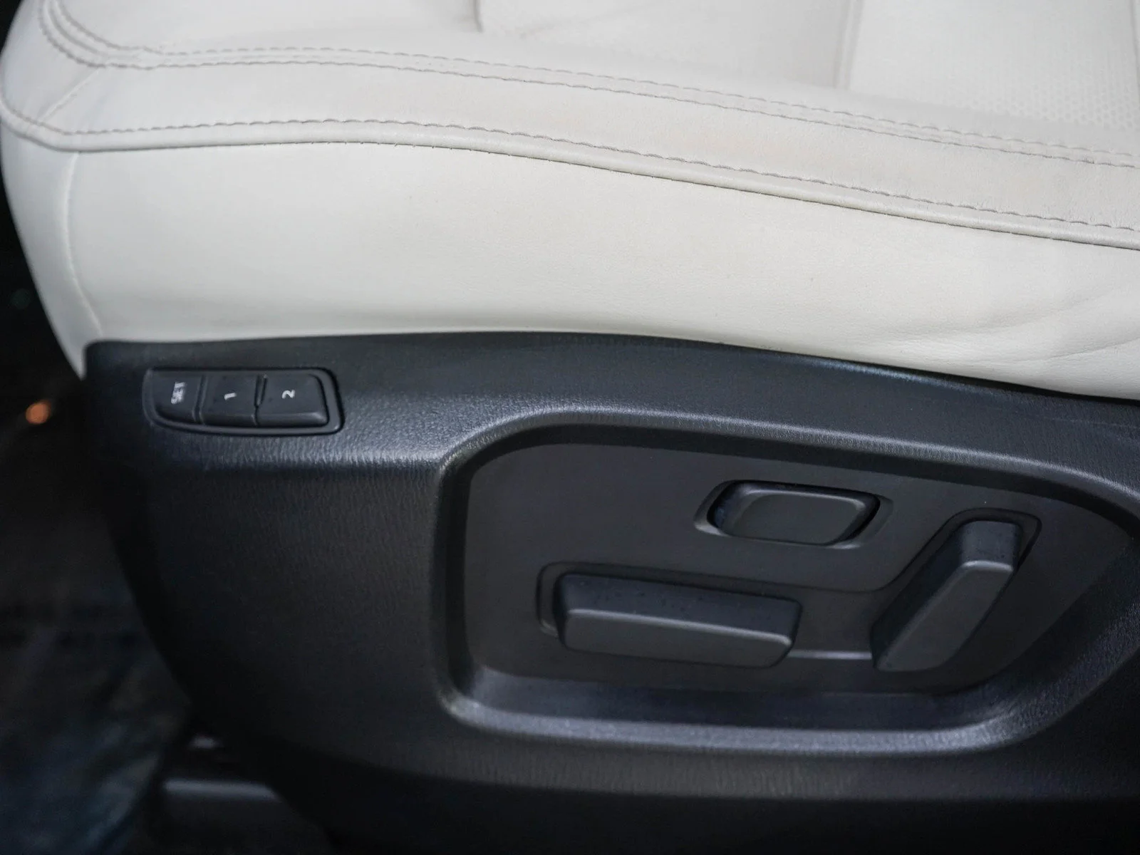Used 2019 Machine Gray Metallic Mazda Grand Touring Reserve image 24