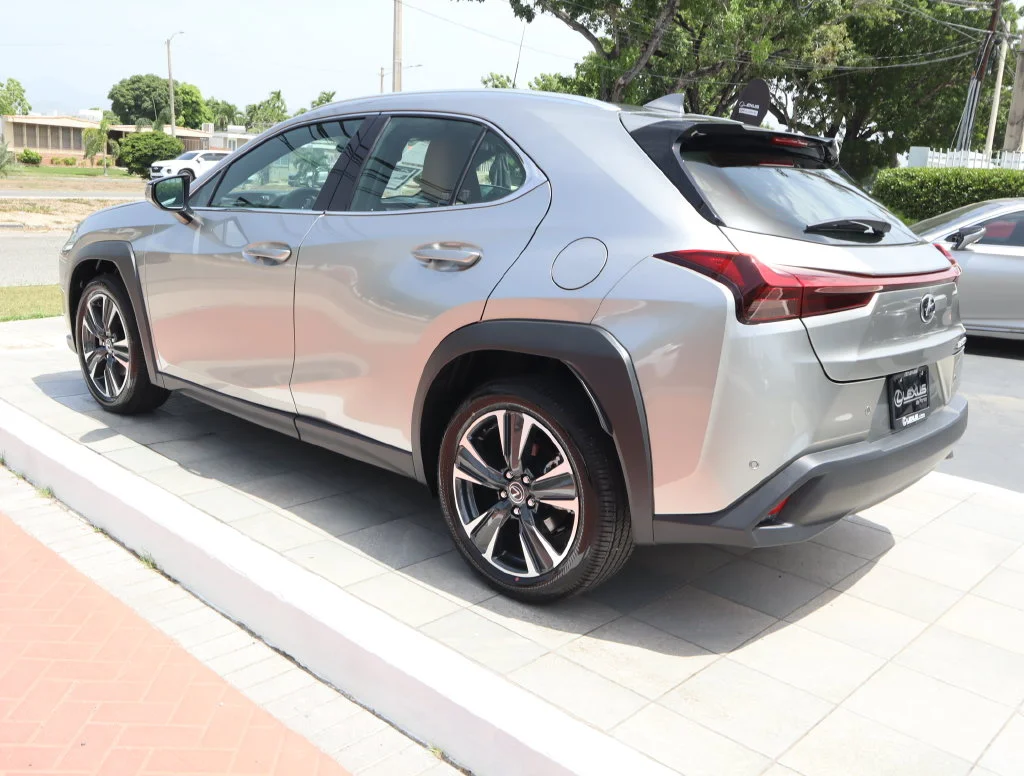 New 2026  Lexus 300h image 7