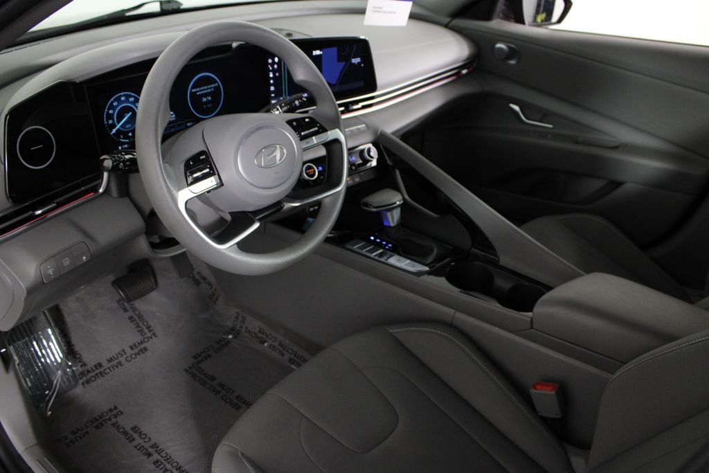 Certified Used 2024 Red Hyundai Blue image 19