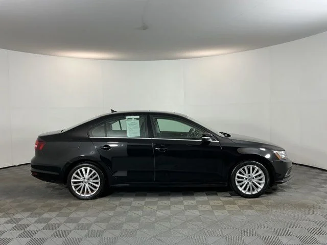 Used 2016 Black Uni Volkswagen 1.8T SEL image 4