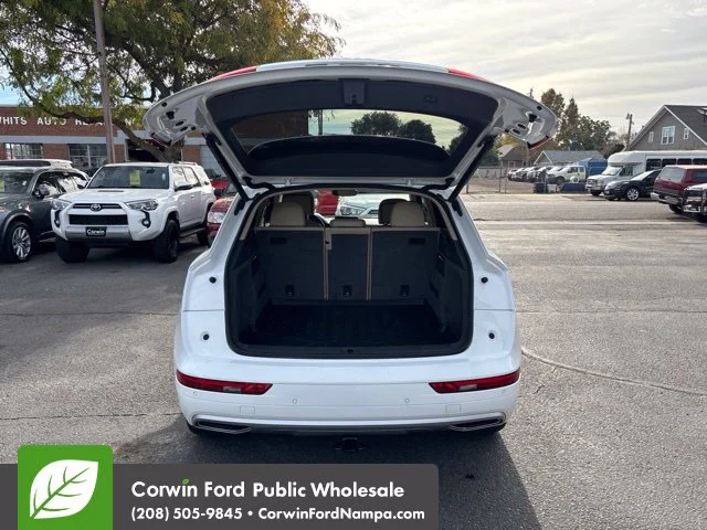 Used 2010 White Audi  image 29