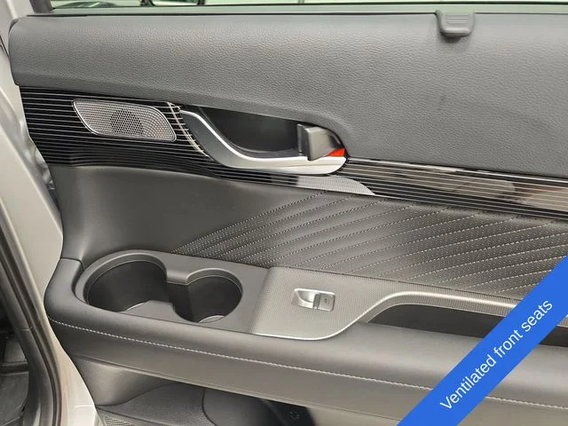 Used 2025 Silver Hyundai Calligraphy image 15