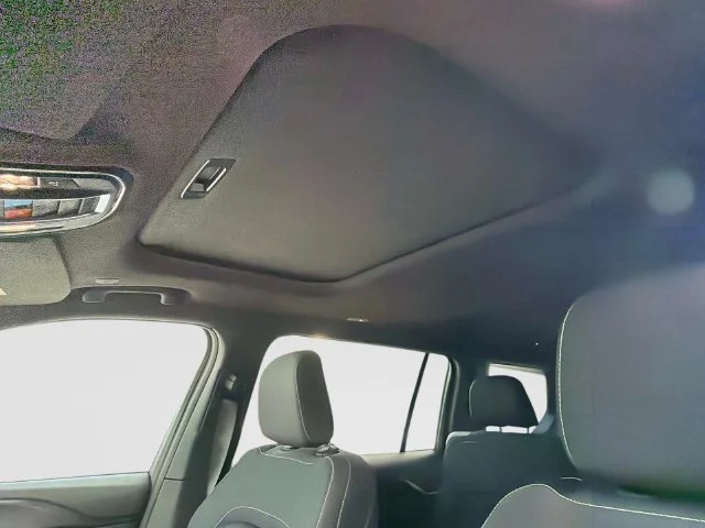 New 2026 Diamond Black Crystal Pearl-Coat Exterior Paint Jeep Laredo X image 21