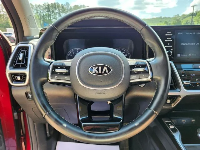 Used 2021 Red Kia S image 28