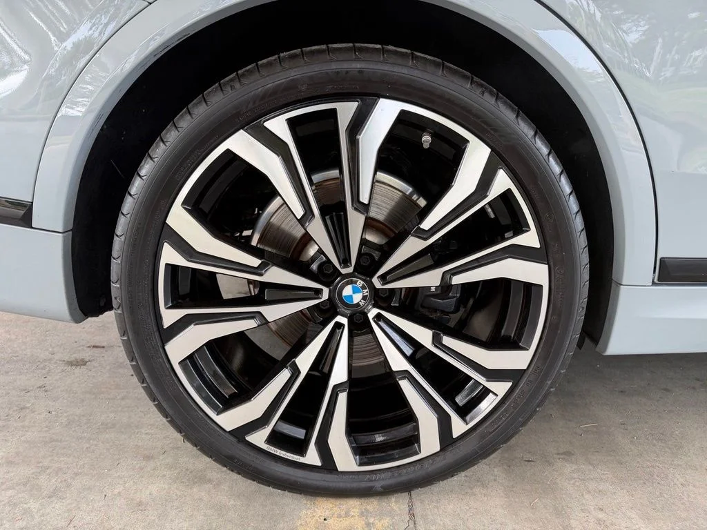 Used 2023 Gray BMW xDrive40i image 21