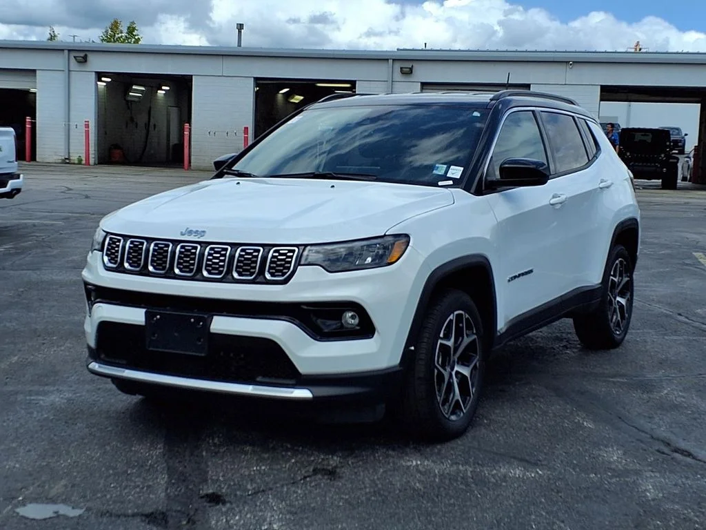 Used 2025 White Jeep Limited image 2