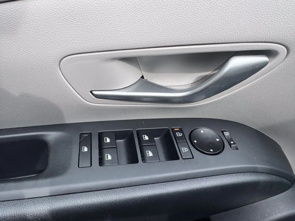 Used 2025 Black Hyundai SEL Convenience image 56
