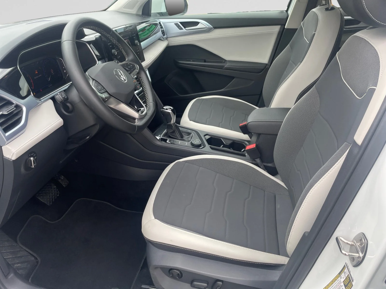 Used 2025 White Volkswagen Comfortline image 13
