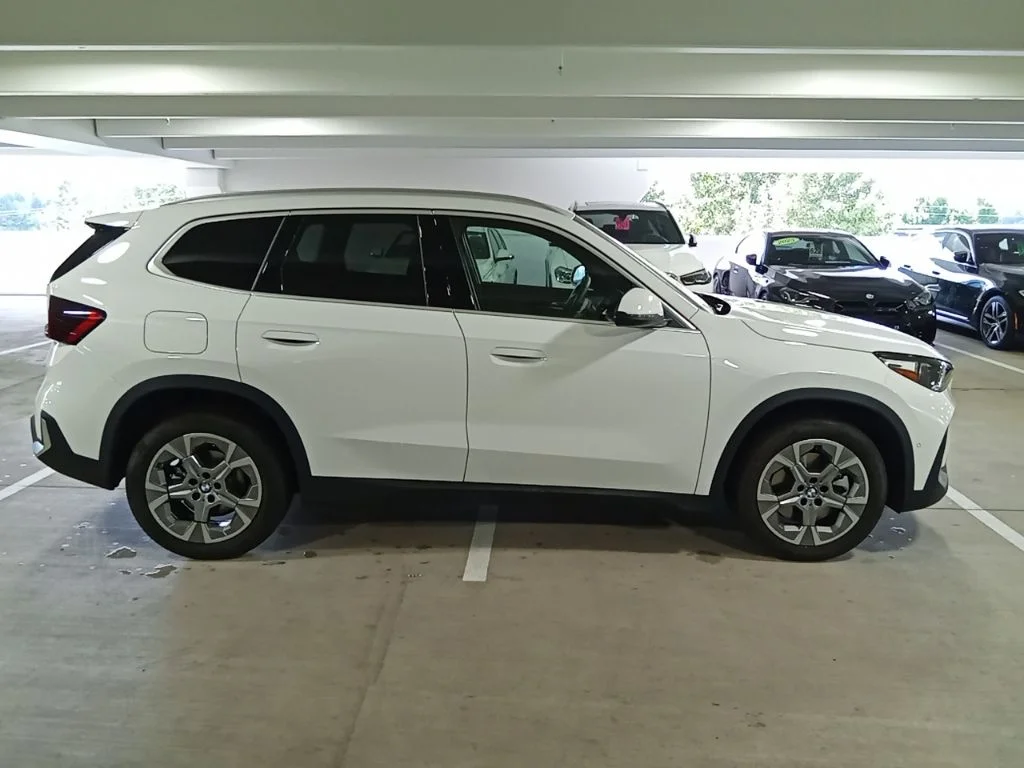 Used 2023 Alpine White BMW xDrive28i image 4