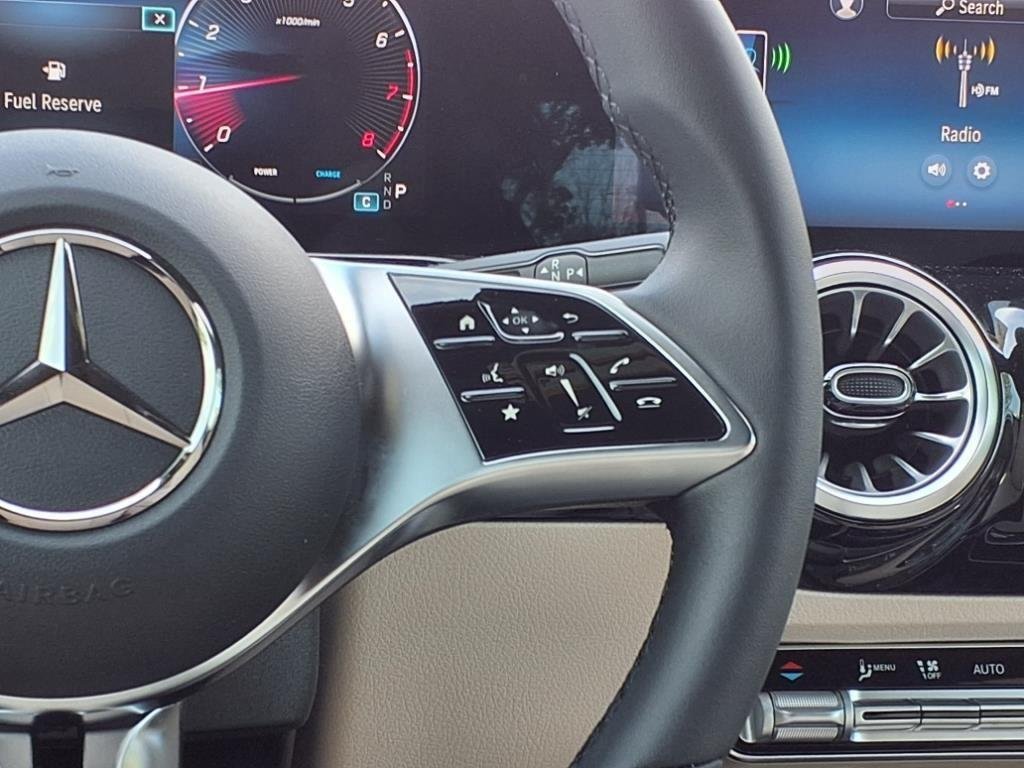 Used 2025 Polar White Mercedes-Benz GLA 250 image 15