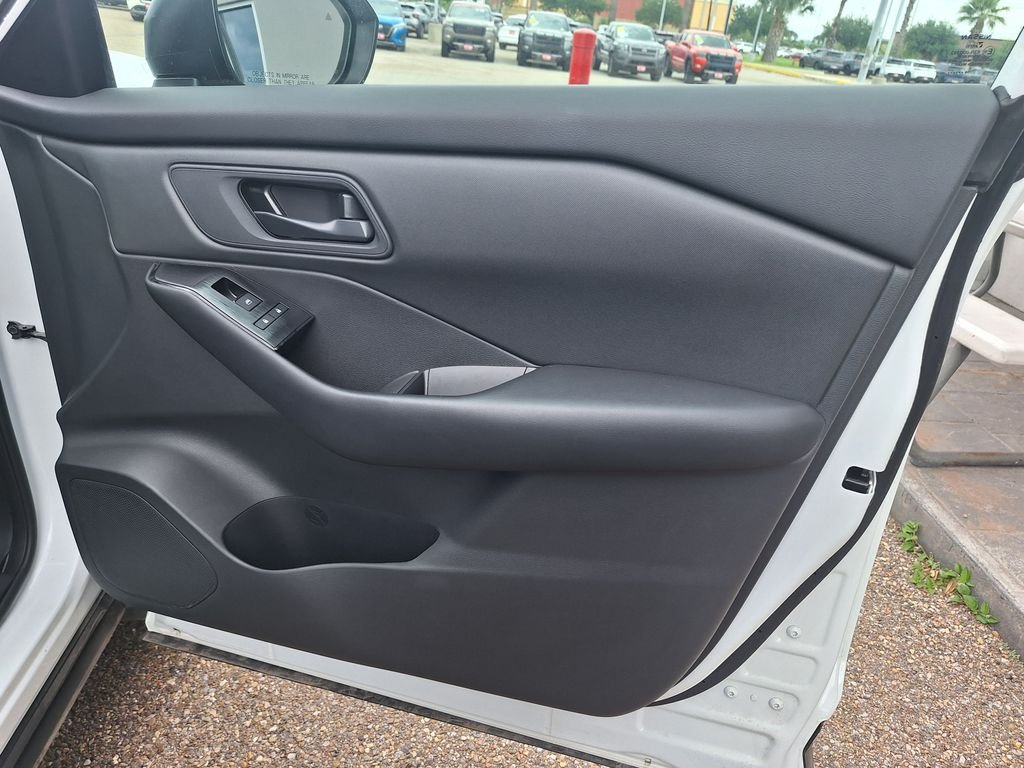 Used 2025 White Nissan S image 28