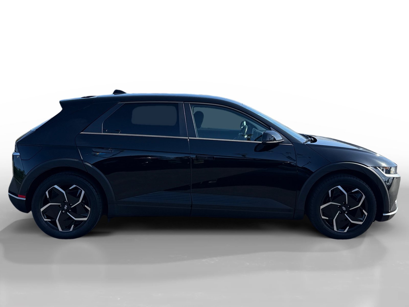 Used 2024 Black Hyundai SEL image 6
