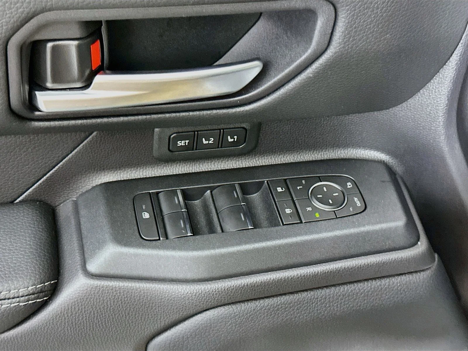 New 2026 Trail Dust/Grayscape <sup>1</sup> Toyota  image 18