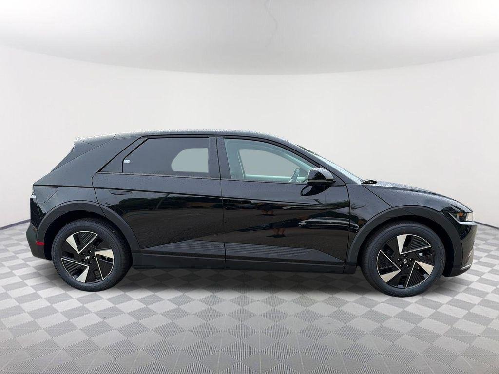 New 2026 Black Hyundai SE image 4