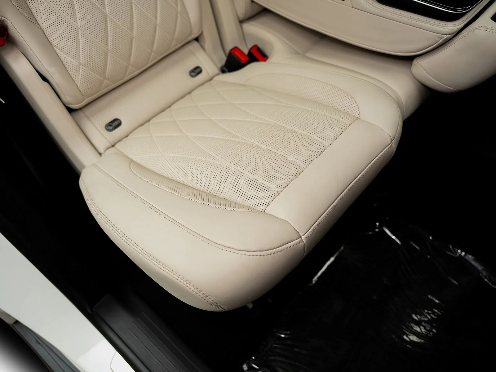 Used 2021 White Mercedes-Benz GLS 63 AMG® image 40