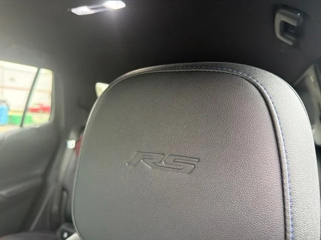 Used 2025 Iridescent Pearl Tricoat Chevrolet RS image 30