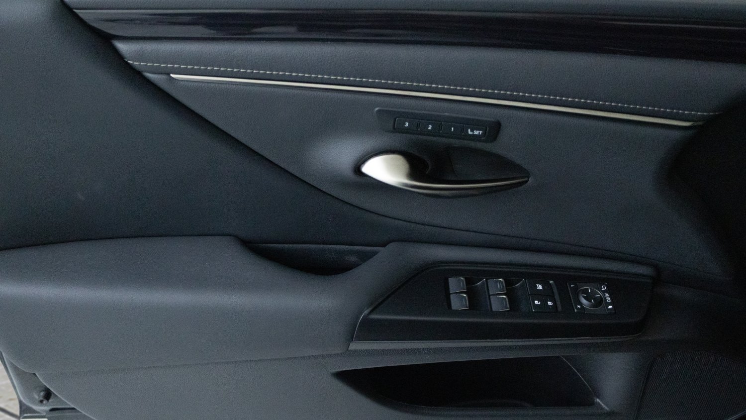 Used 2021 Black Lexus ES 250 image 23