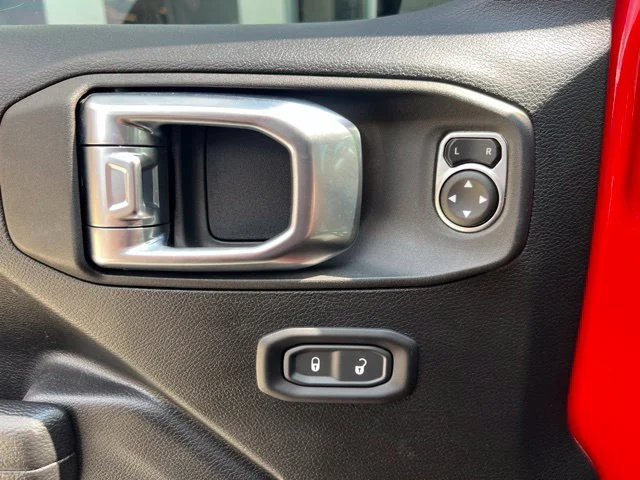 Used 2023 Red Jeep Sport S image 12