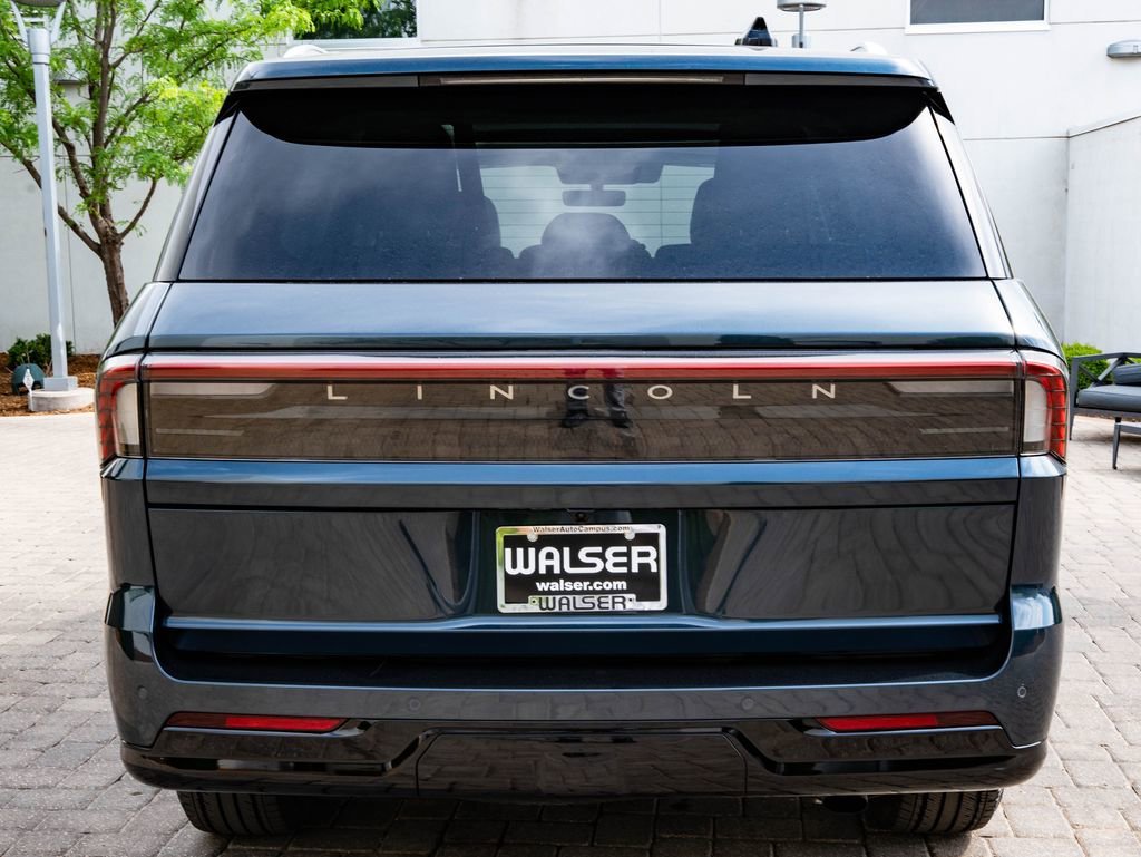 Used 2025 Flight Blue Metallic Clearcoat Lincoln Reserve image 7