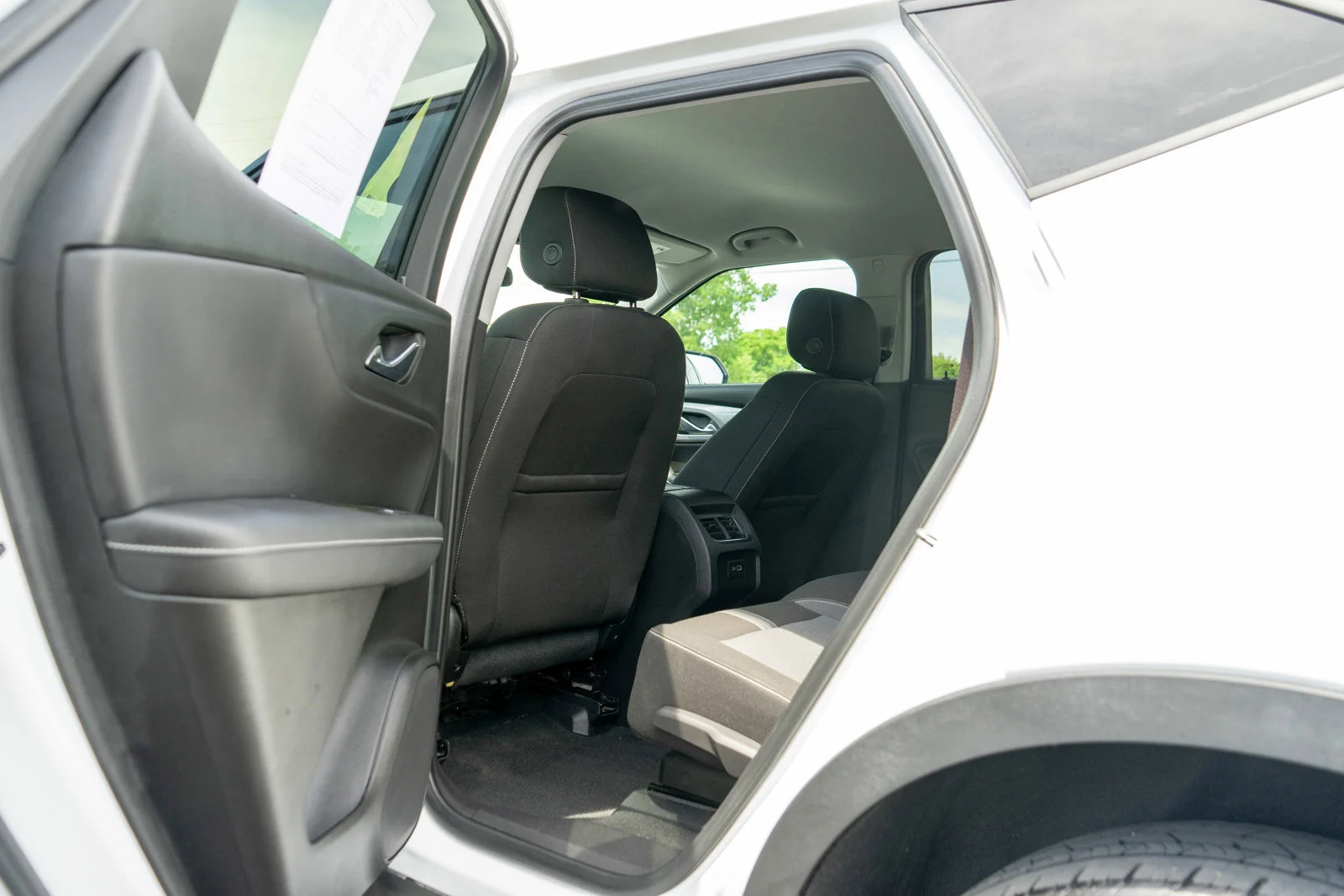 Used 2025 Summit White Chevrolet LT image 27
