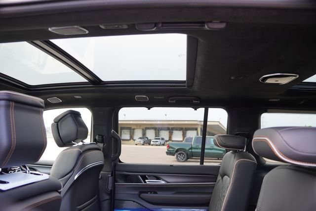 New 2026 Baltic-Gray Metallic Clear-Coat Exterior Paint Jeep Summit Reserve image 13