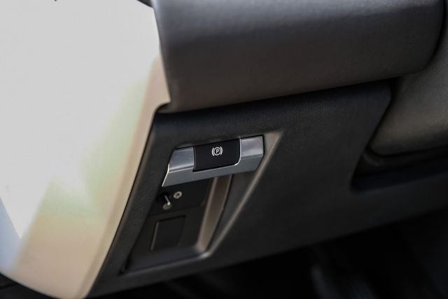2025 Land Rover Defender X-Dynamic SE - Photo 37