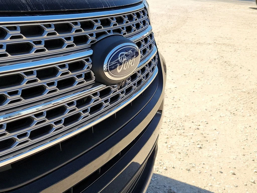 Used 2023 Black Ford Limited image 13