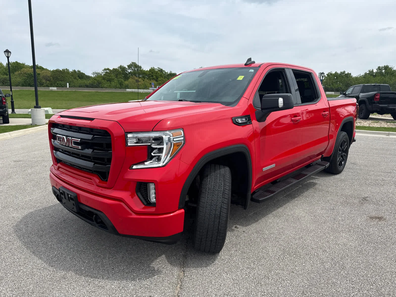 Used 2022 Cardinal Red GMC Elevation image 3