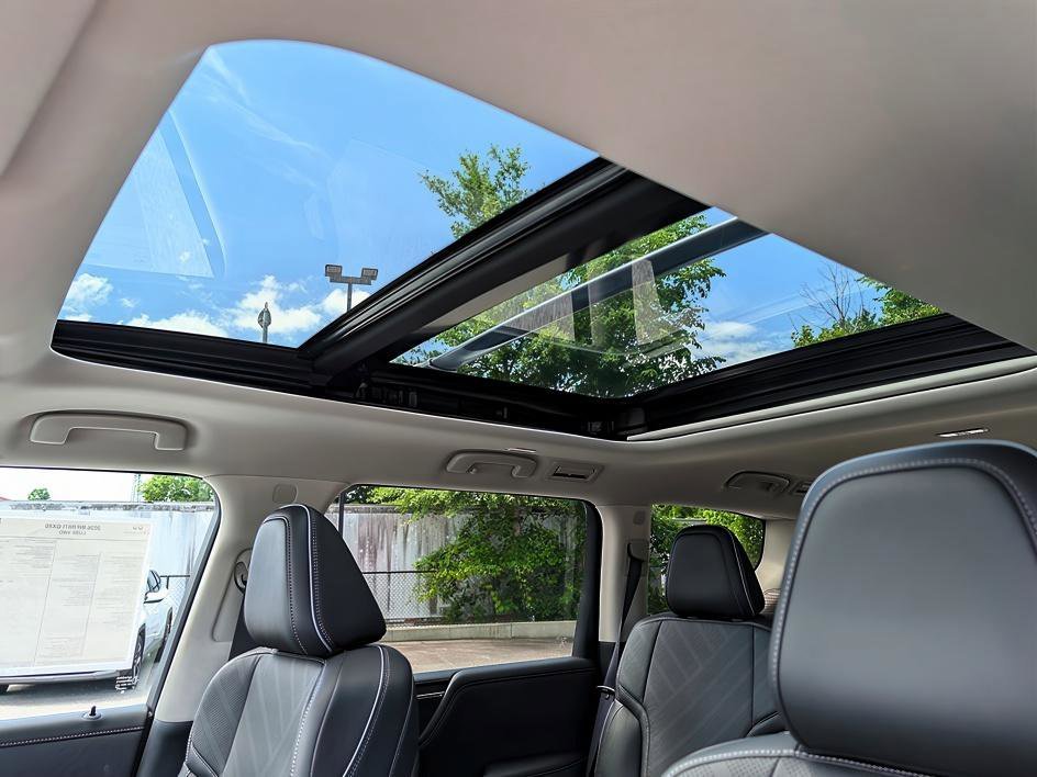 New 2026 Radiant White INFINITI LUXE image 20