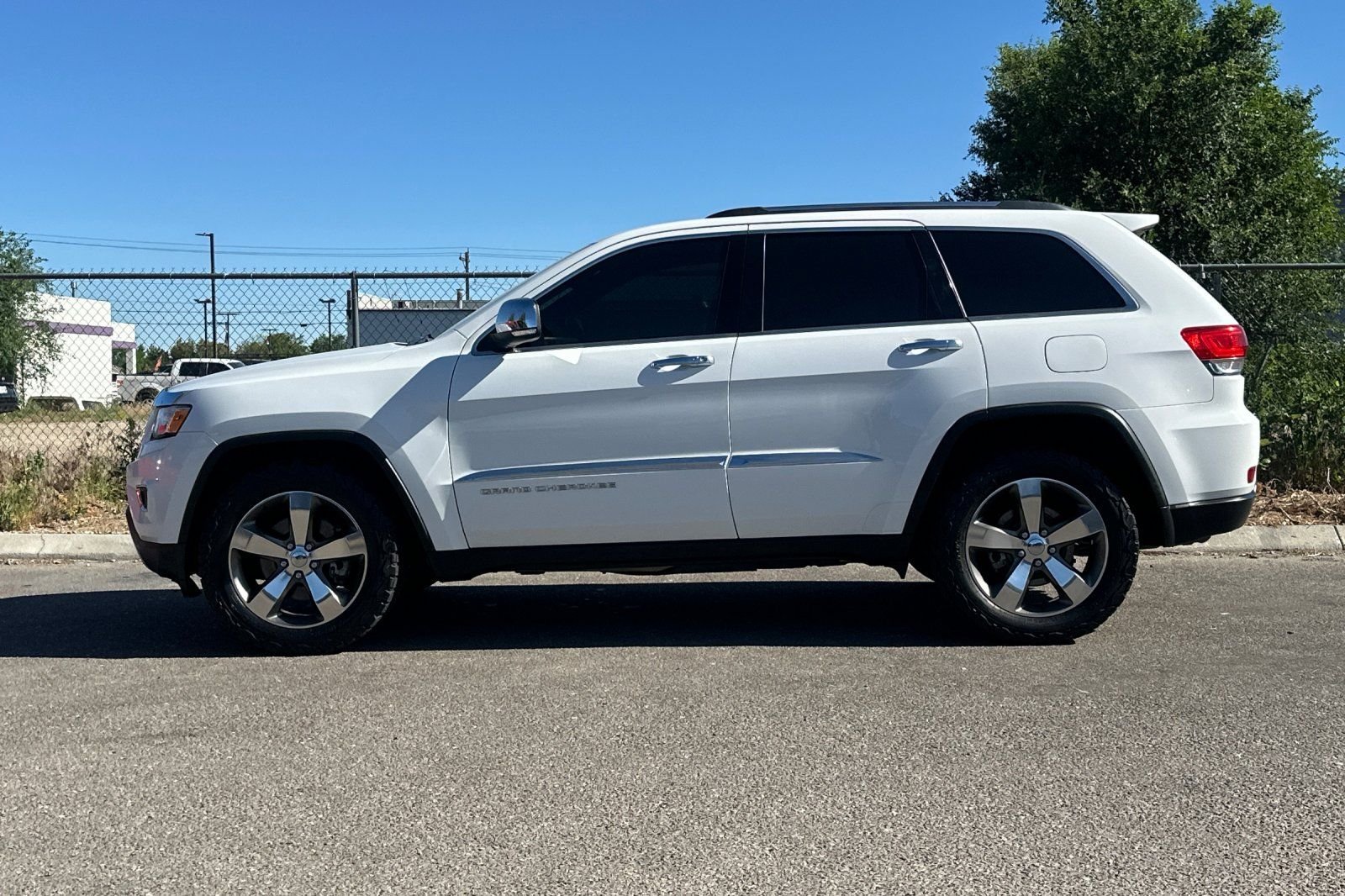Used 2015 White Jeep Limited image 7