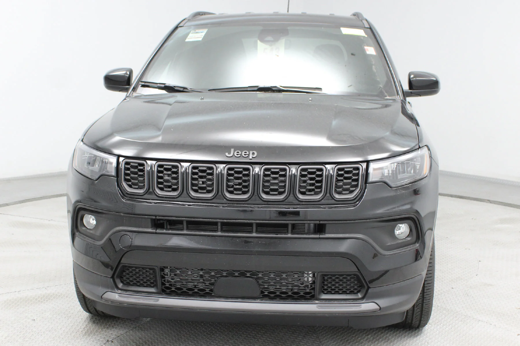 New 2026 Diamond Black Crystal Pearl-Coat Exterior Paint Jeep Latitude Altitude 4x4 image 24