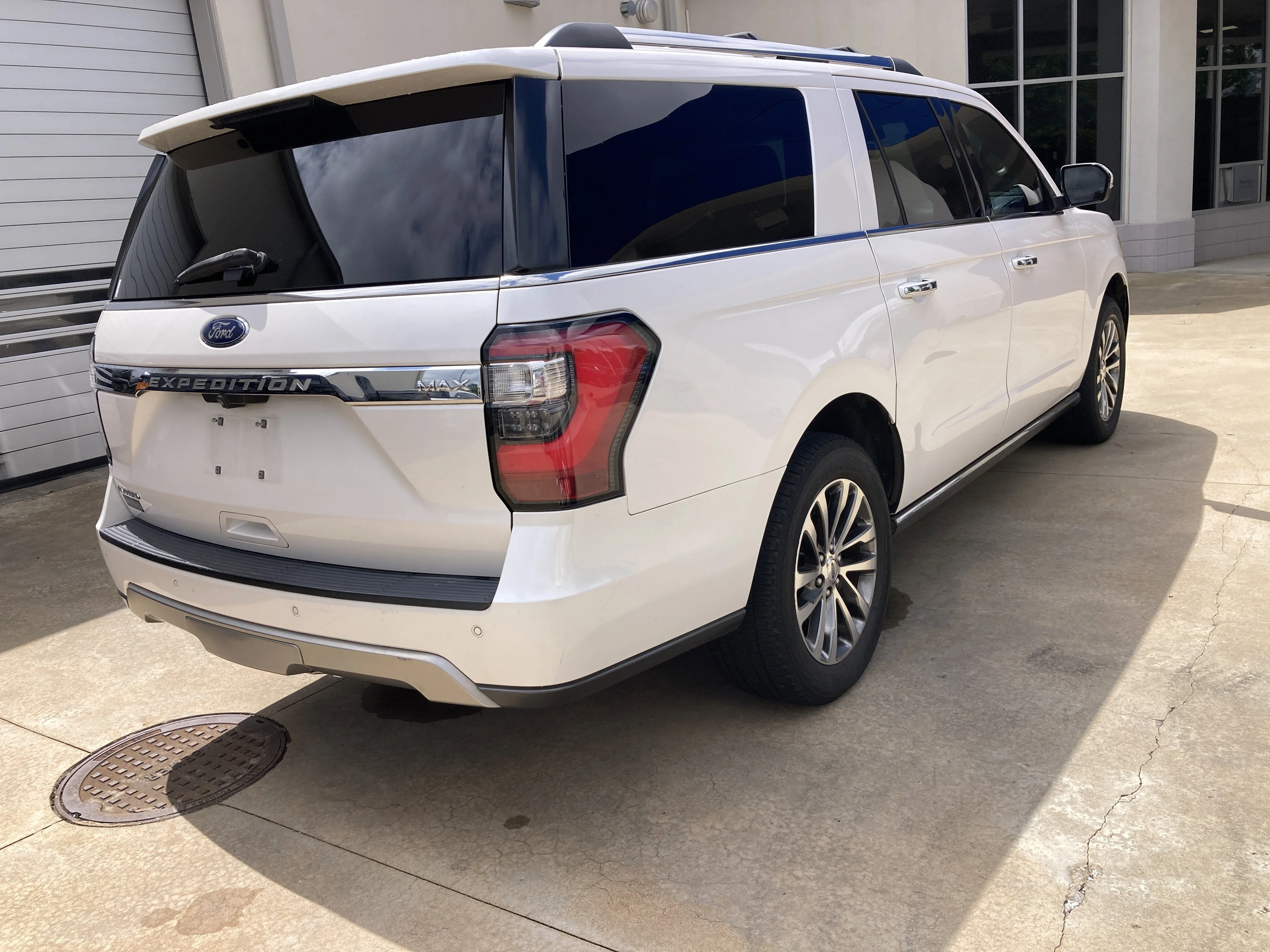 Used 2018 White Platinum Clearcoat Metallic Ford Limited image 2