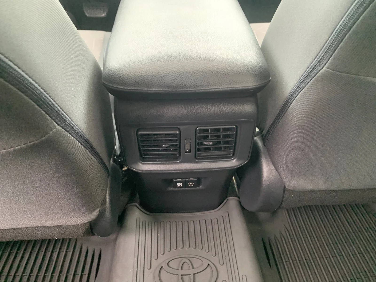 Used 2019 White Toyota XLE image 14