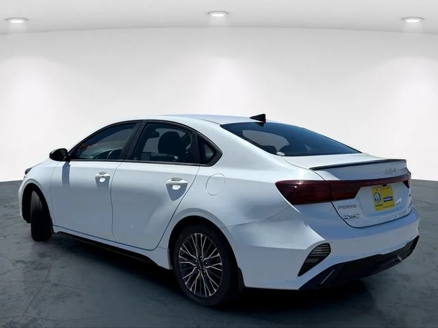 Used 2023 White Kia GT-Line image 5