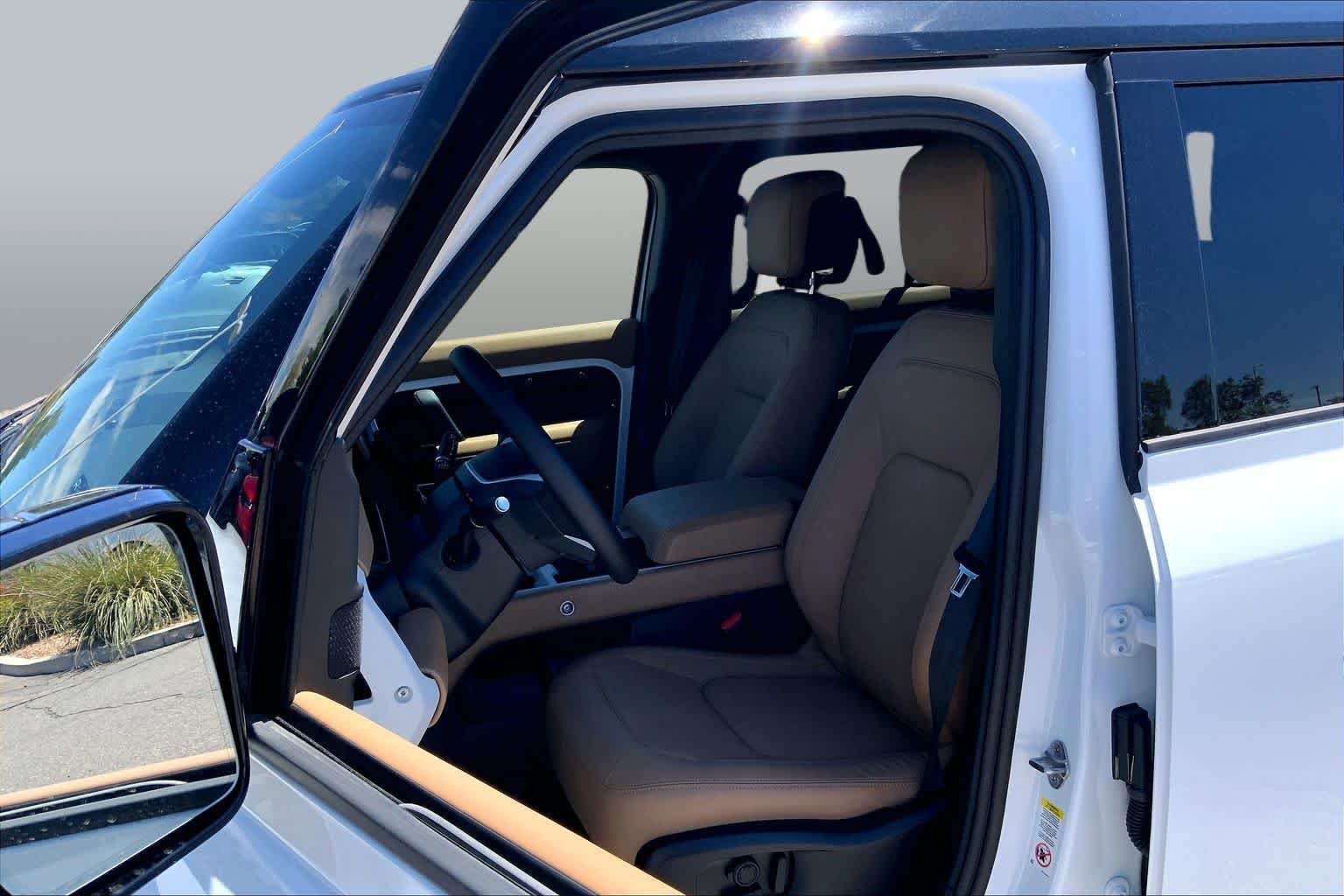 New 2026 Fuji White Land Rover X-Dynamic SE image 9