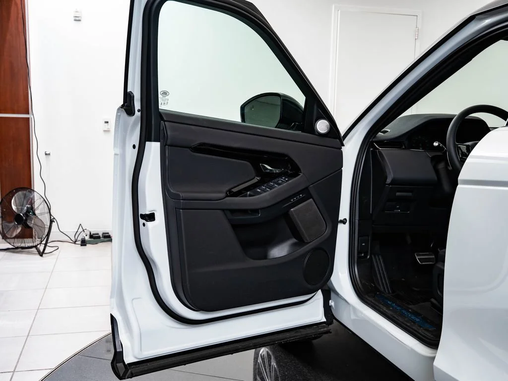 New 2026 Fuji White Land Rover Dynamic image 28