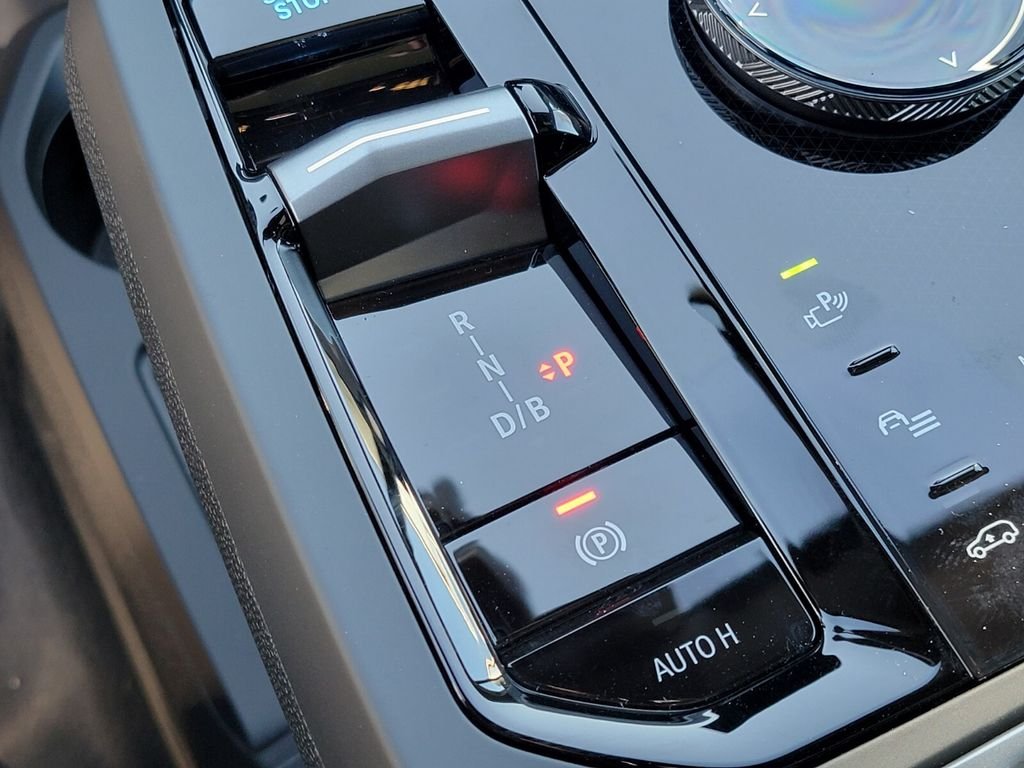 2025 BMW iX M60 - Photo 28