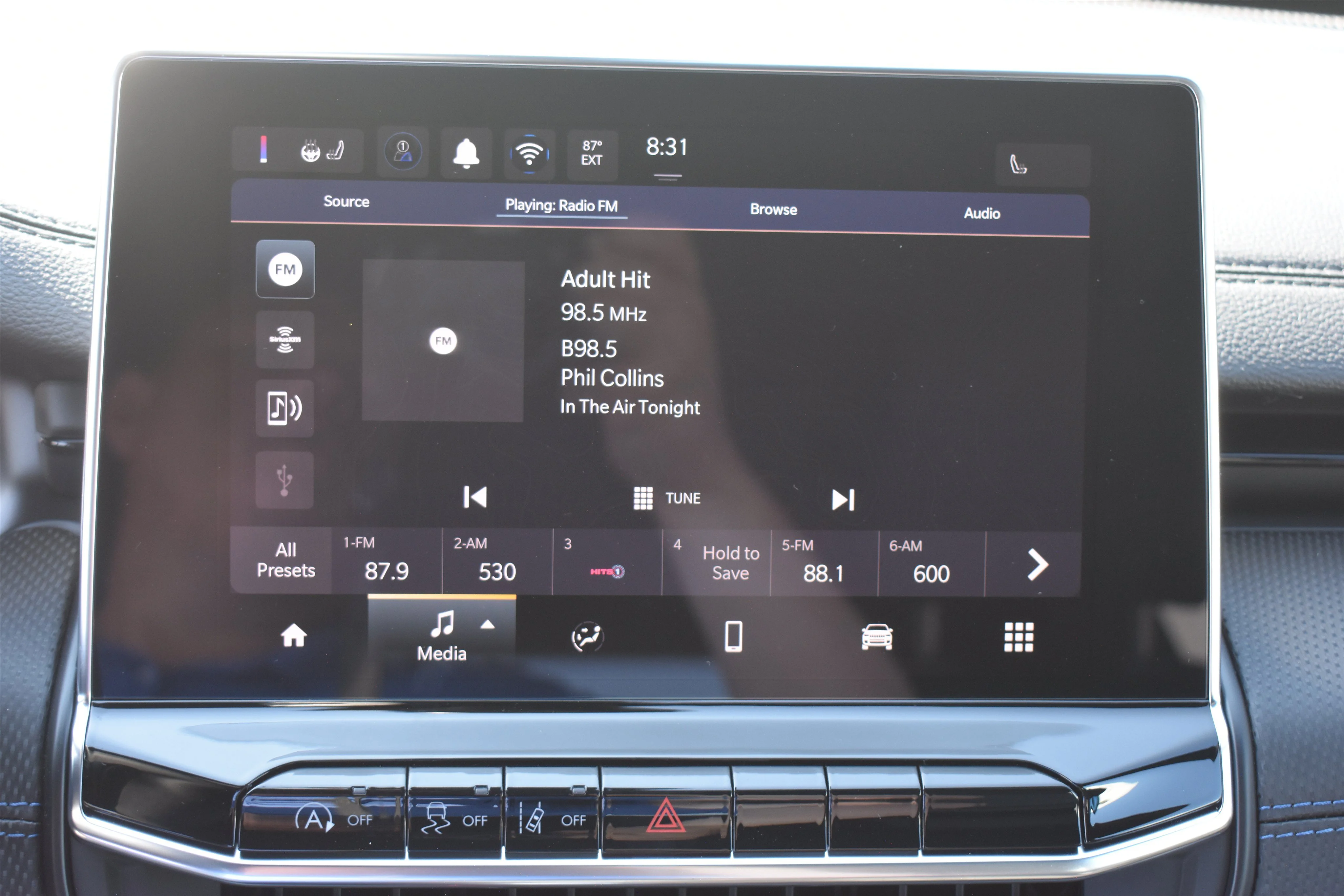 New 2026 Hydro Blue Pearlcoat Jeep Latitude Altitude image 22