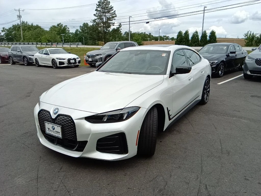 Certified Used 2025 Mineral White Metallic BMW xDrive40 image 3