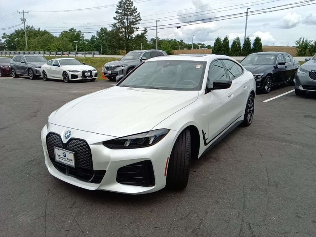 Certified Used 2025 Mineral White Metallic BMW xDrive40 image 3