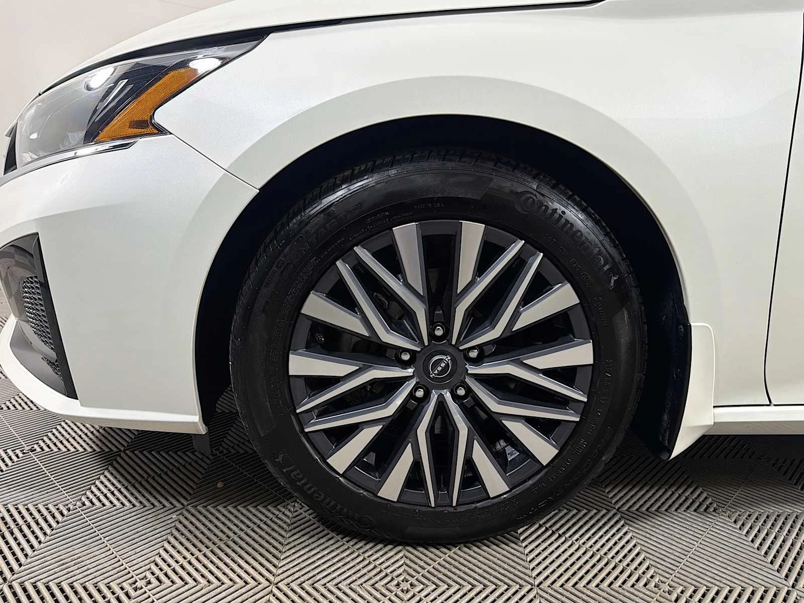 Certified Used 2023 Pearl White Tricoat Nissan 2.5 SV image 27