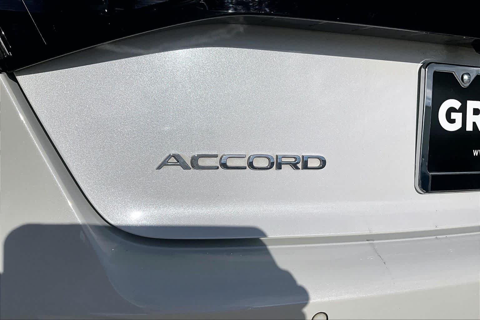 Used 2023 Platinum White Pearl Honda Touring image 10