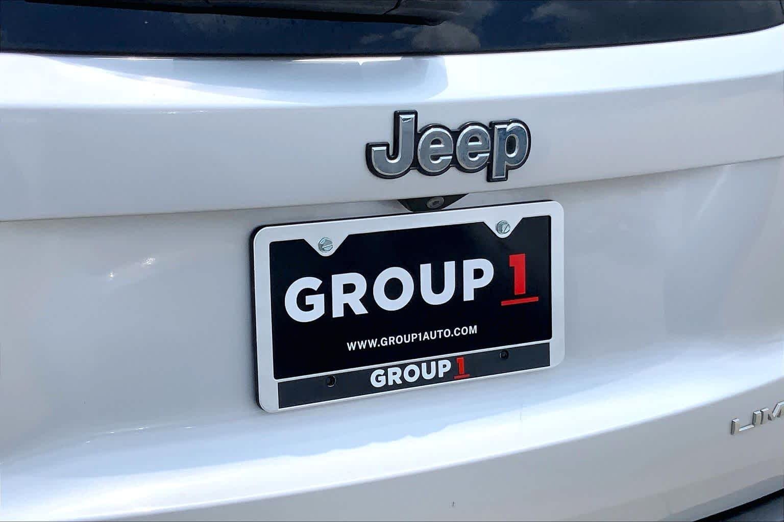 Used 2016 Glacier Metallic Jeep Limited image 31