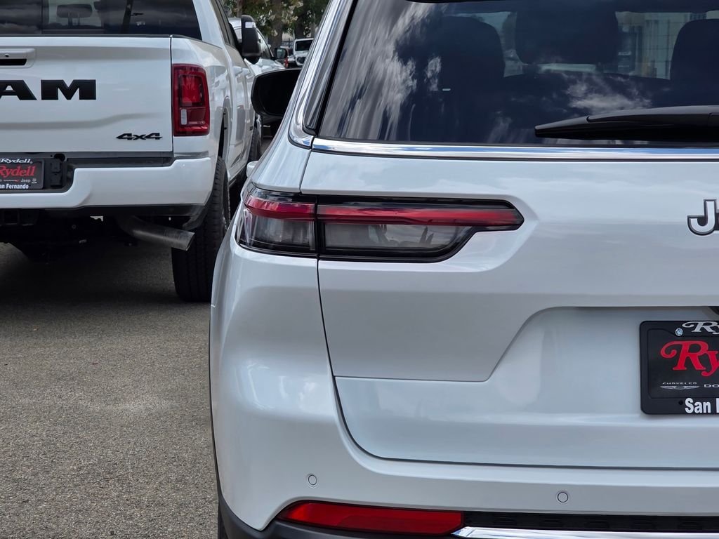 New 2026 Bright White Clear-Coat Exterior Paint Jeep Laredo image 6