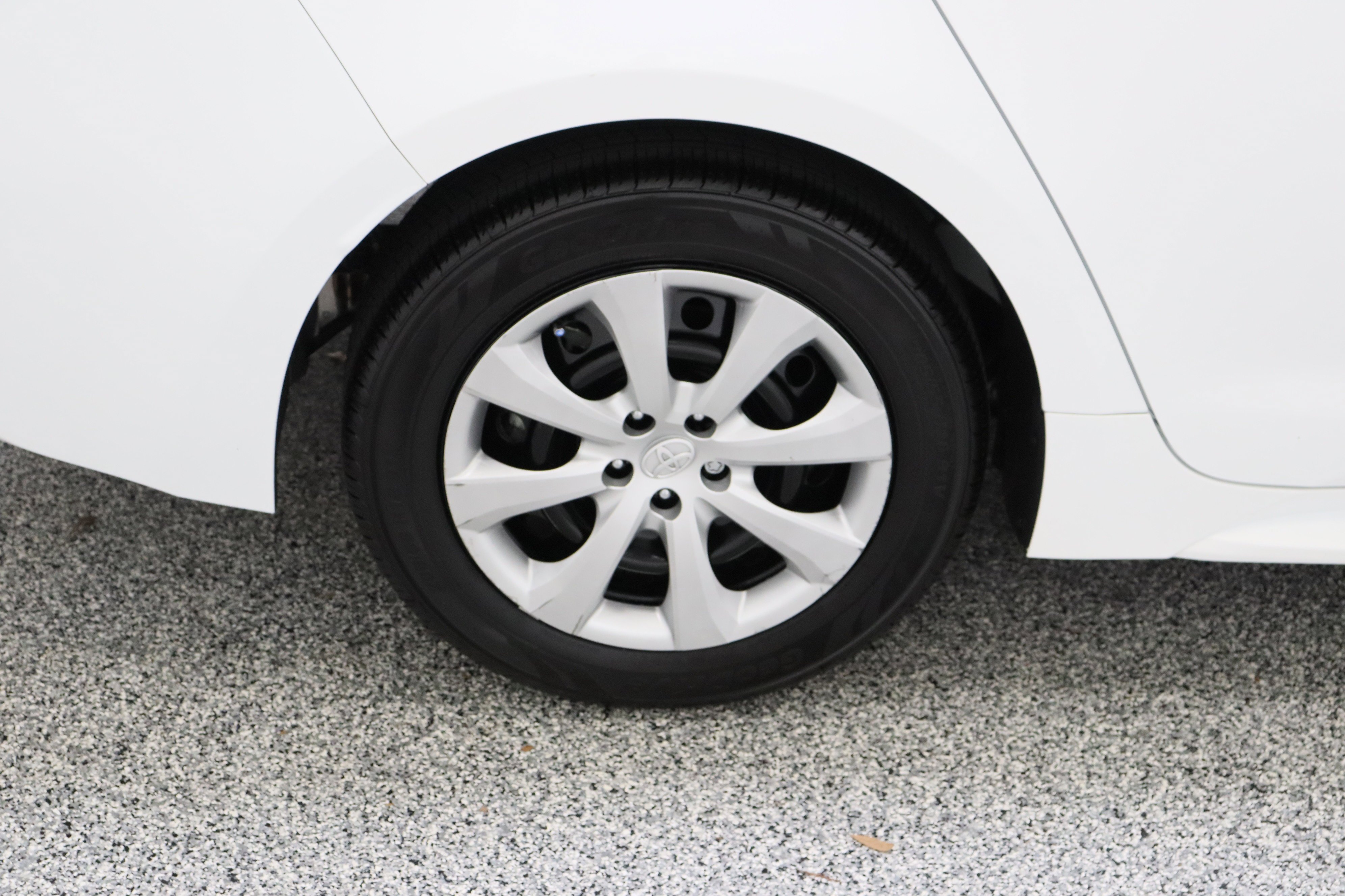 Used 2025 Ice Cap Toyota LE 2.0L image 6