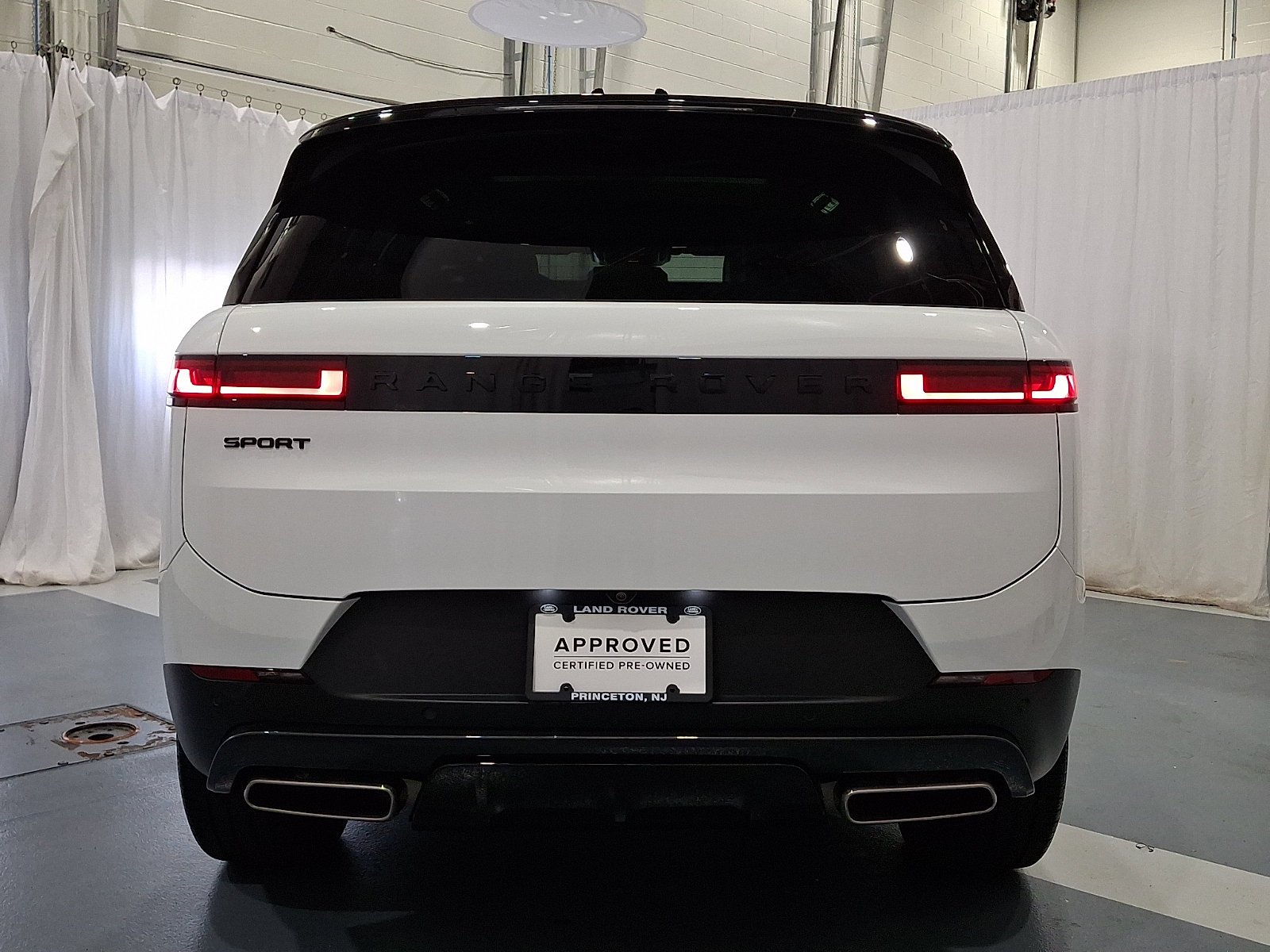Certified Used 2025 Fuji White Land Rover  image 6