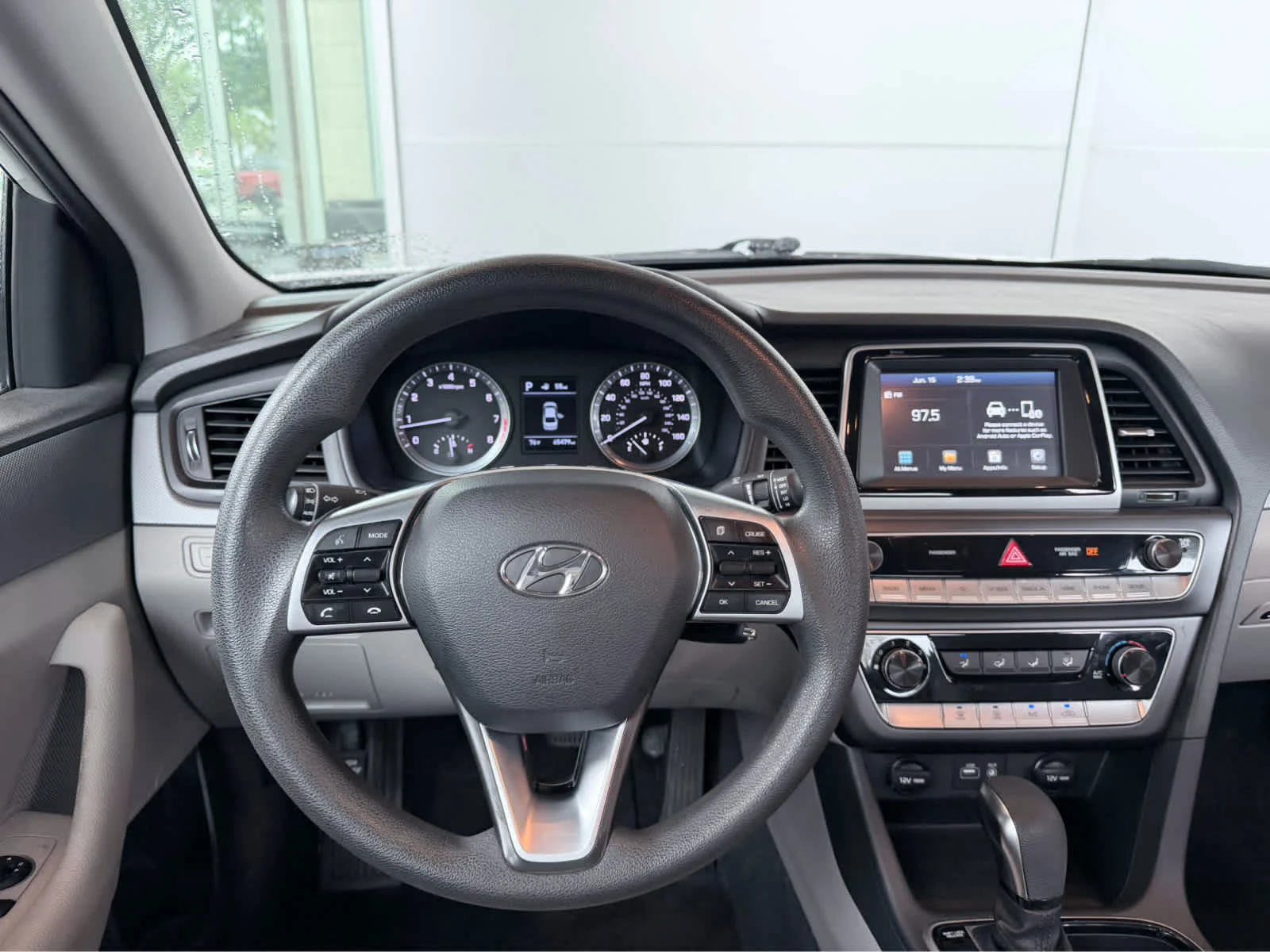 Used 2019  Hyundai SE image 20