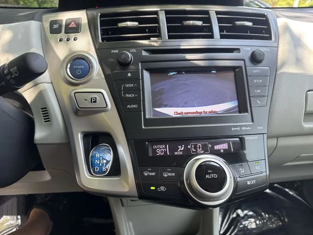 Used 2014 Silver Toyota Three image 21