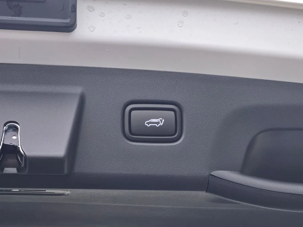 New 2026 White Pearl Hyundai SEL image 13