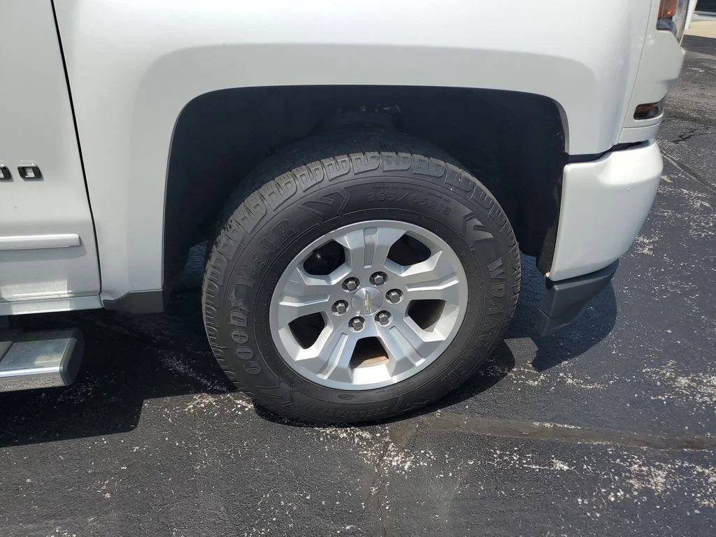Used 2018 Beige Chevrolet LT image 6